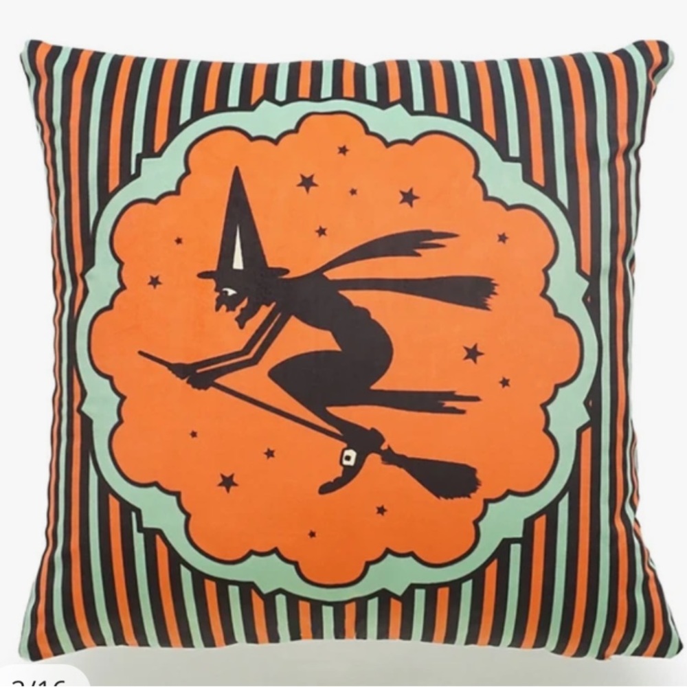 Halloween pillow case ๐ - Picture 1 of 3